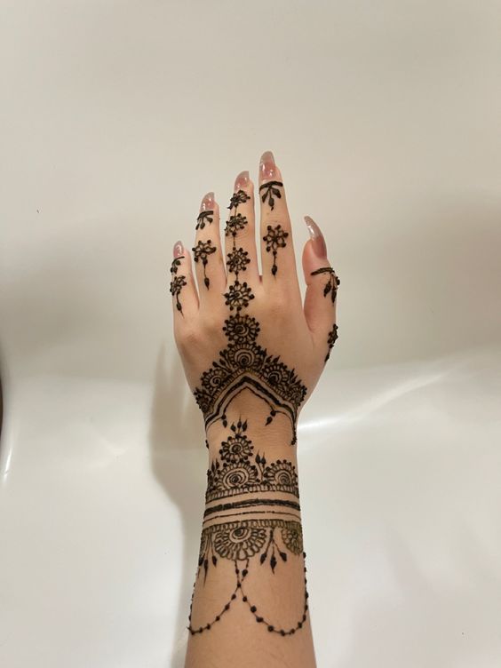 सबसे अच्छा 57+ Easy Mehndi Design for Beginners [2023] » Mehndi Mela