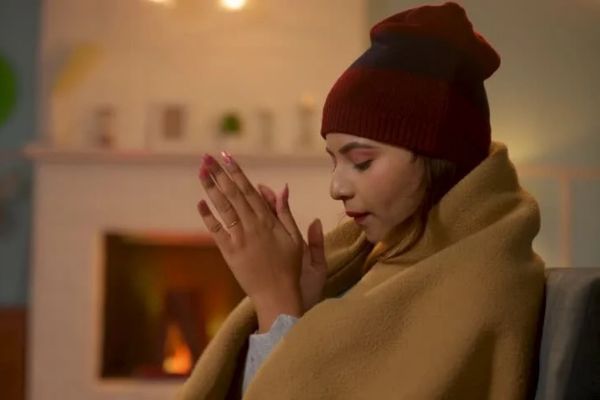 causes of cold intolerance