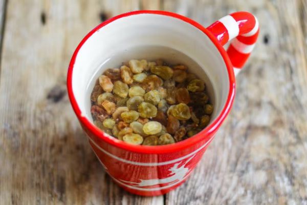 eating raisins daily effects