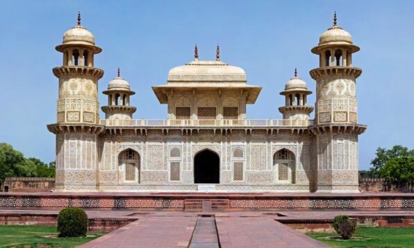 famous monuments built by women