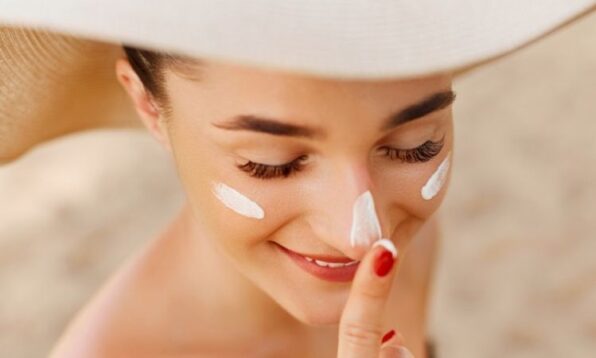 how-to-reapply-sunscreen-on-makeup
