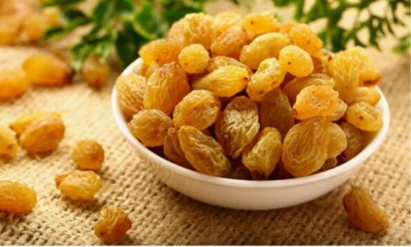 what-happens-when-you-eat-raisins-everyday-benefits