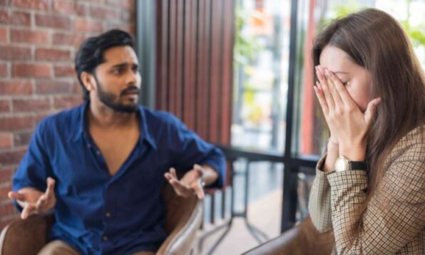 pathological-liar-partner-warning-signs