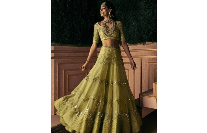 mehendi outfits for summer weddings
