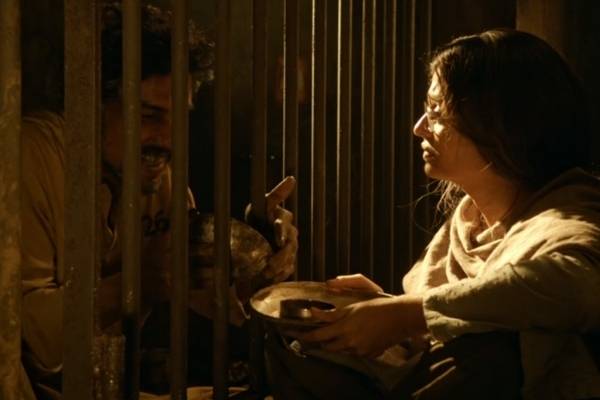 Sarbjit Movie Still- Randeep Hooda and Aishwarya Rai