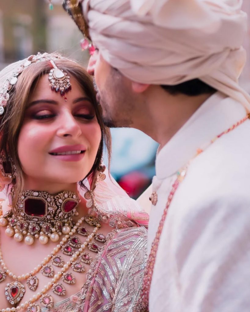 Singer Kanika Kapoor Gets Married See All The Gorgeous Pictures Here 