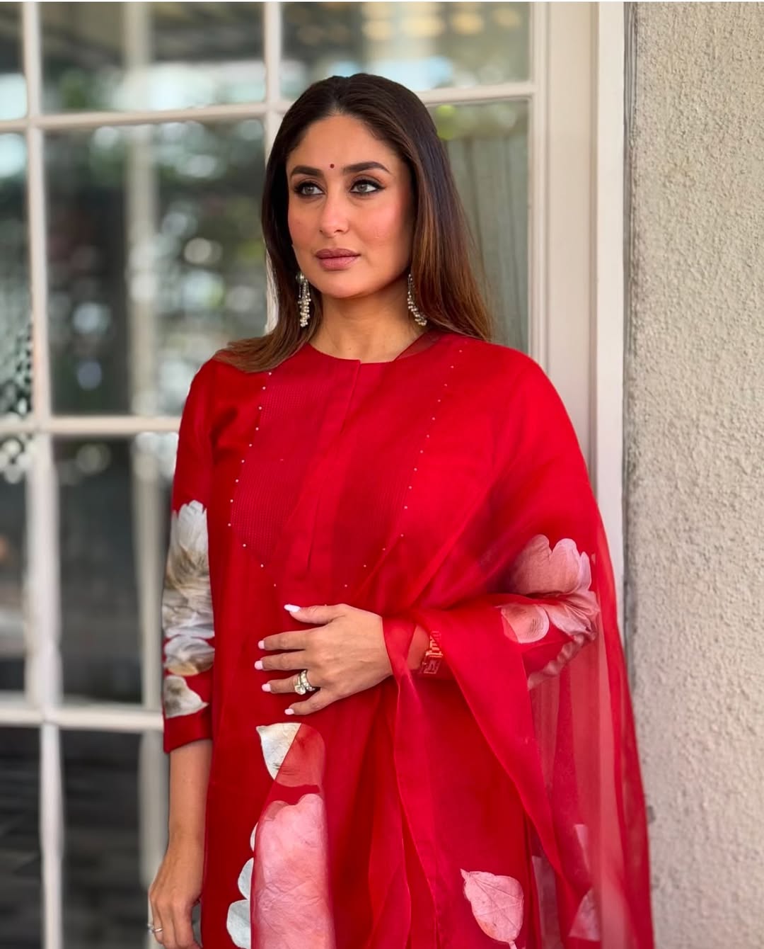 kareena kapoor suit looks