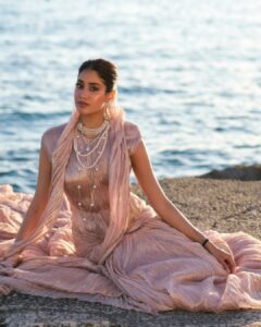 janhvi kapoor cannes look