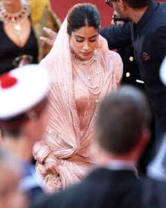 janhvi kapoor cannes look