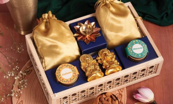 return gifts for wedding in india